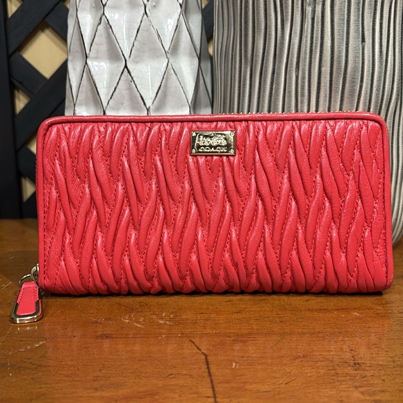 Coach Twist Madison Leather Continental Gathered Wallet with Original Coach Box - Picture 2 of 16